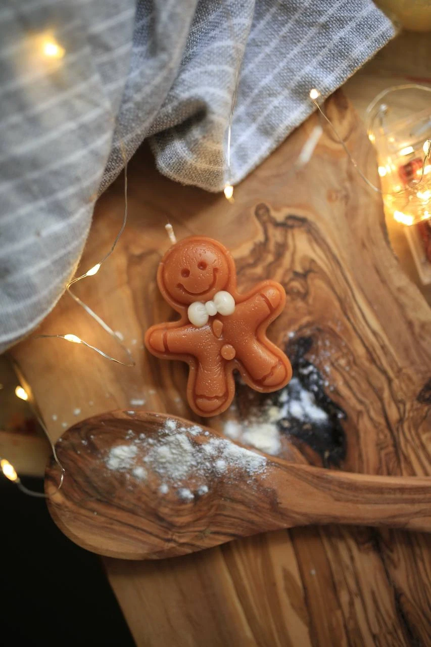 Beeswax Candle Gingerbread Man – Christmas Decor 3