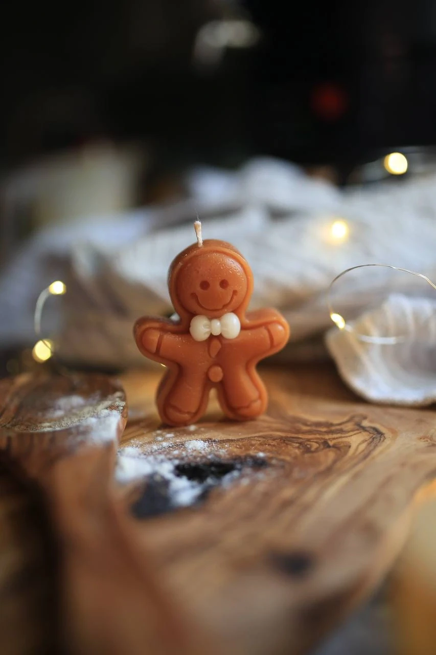 Beeswax Candle Gingerbread Man – Christmas Decor