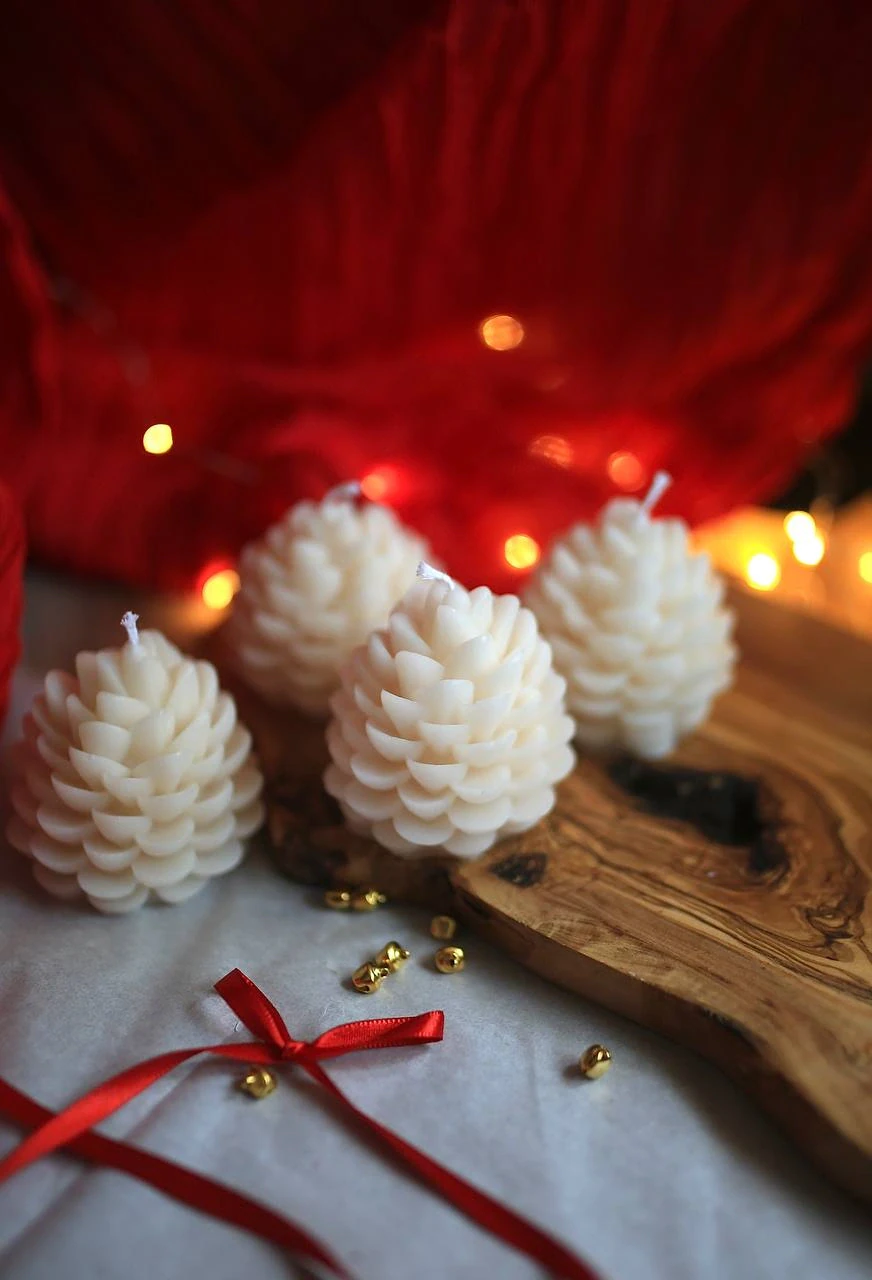 Pine Cone Christmas Candle 2